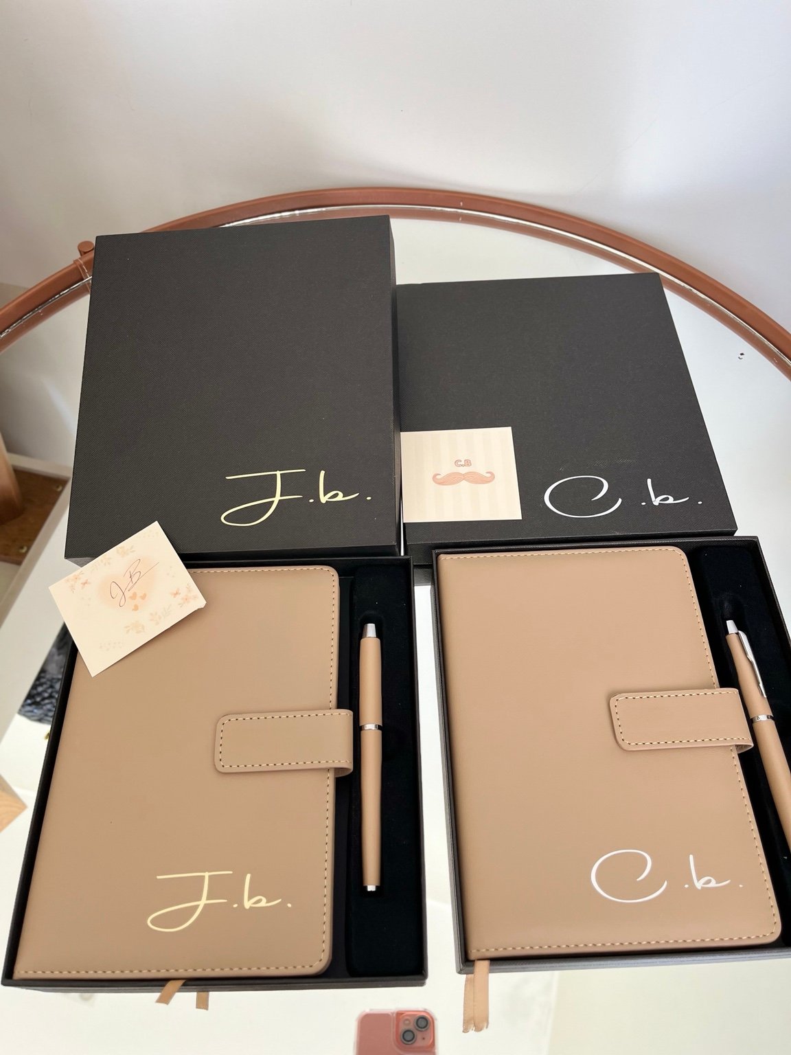Agendas personalizadas com iniciais e canetas