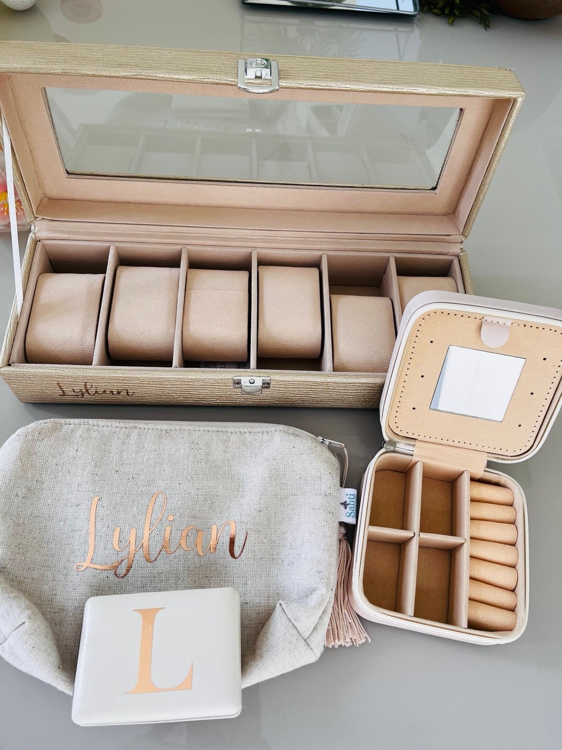 Kit para noiva com porta-joias, nécessaire, espelho e caixa de relógios personalizados
